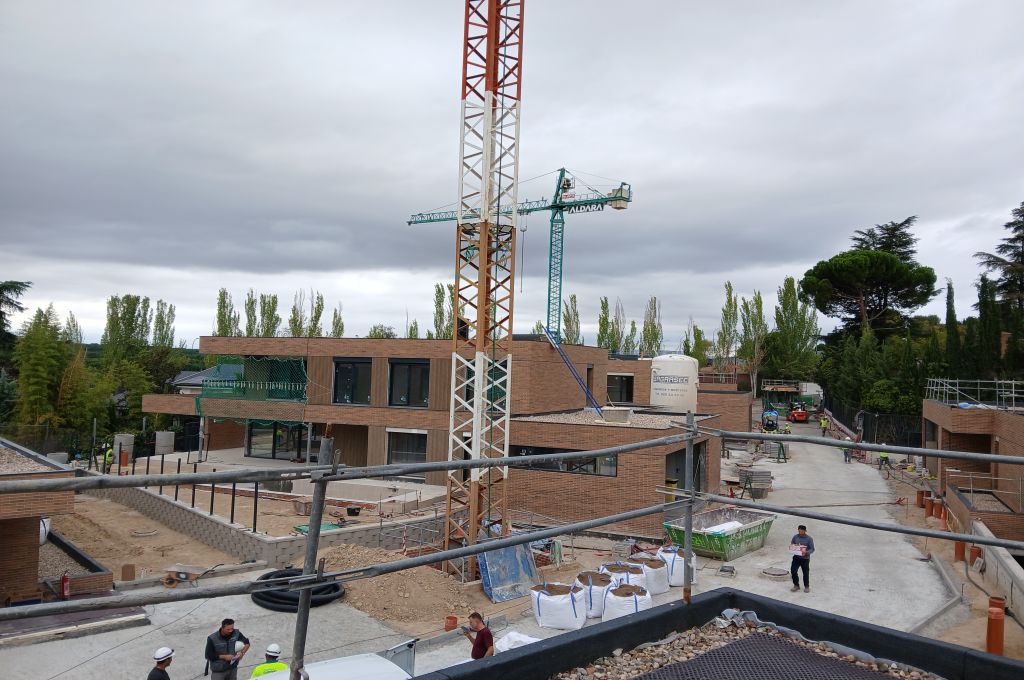 Imagen de 6 SINGLE-FAMILY HOUSES IN PUERTA DE HIERRO - RESIDENCIAL COMPLEX NAVALMANZANO